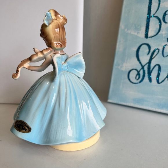 Josef Originals Musical Figurine Girl with Violin, Vintage Music Box - Picture 3 of 10